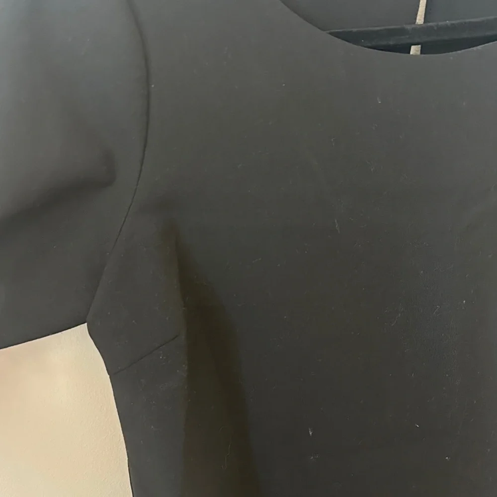 Elizabeth and James hi-low silk Black Short Sleeve Women's Top - Picture 4 of 6